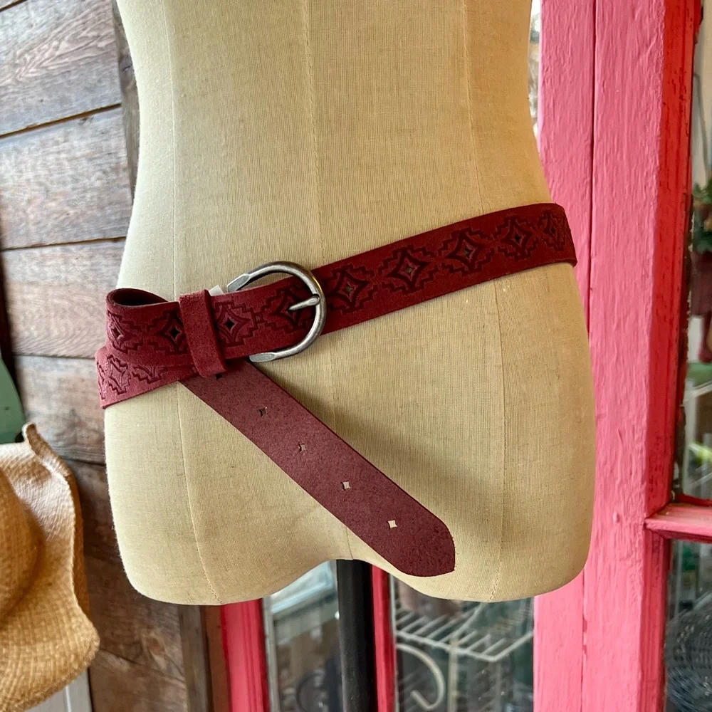 Lucky Brand Southwestern Embroidered Belt - Picture 3 of 4